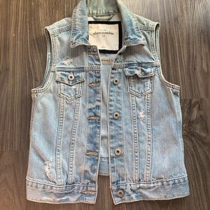 Abercrombie vest (xl in kids small in women’s)